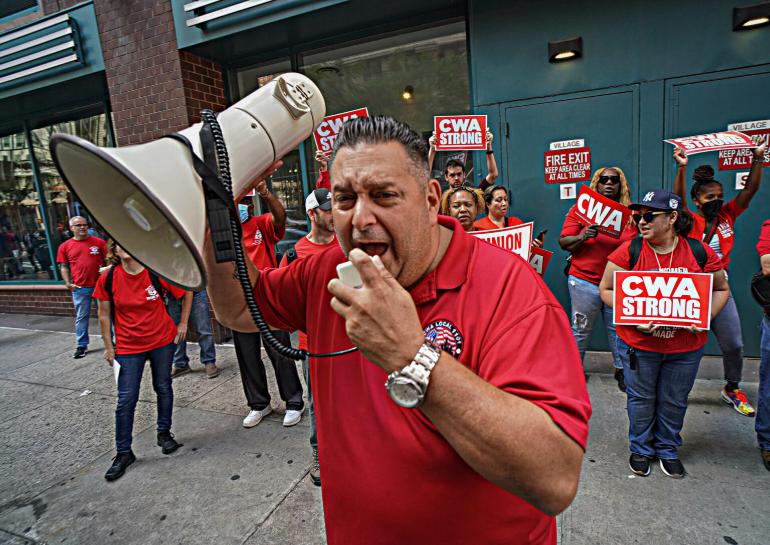 union-workers-rally-outside-con-edison-headquarters-in-protest-against